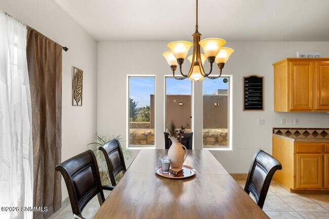 Building Photo - 2561 Desert Cove Pl