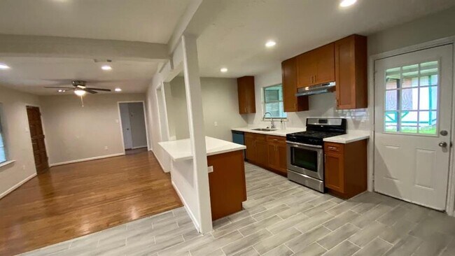 Building Photo - 2406 Rosemead Dr