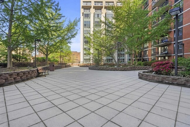 Building Photo - 700 Grove St