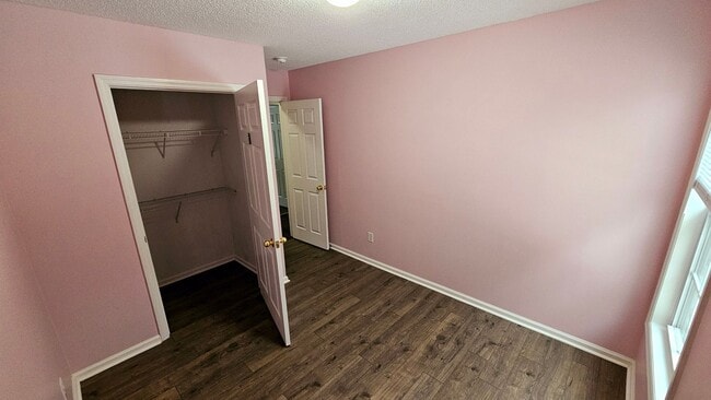 Building Photo - 4 BR 2 BA Southwest