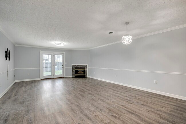 Building Photo - 101 Pinewood Dr