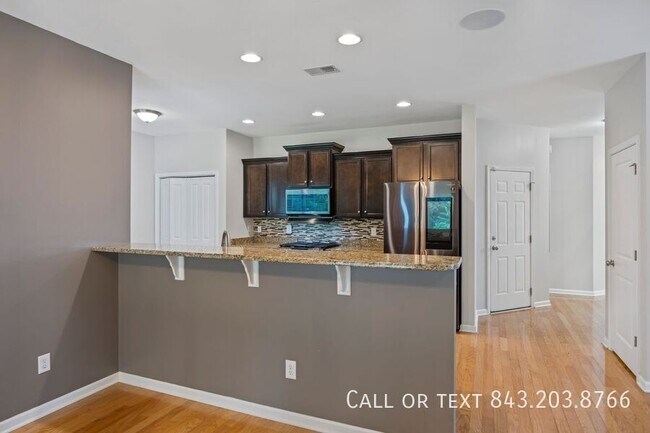 Building Photo - 158 Charlesfort Way