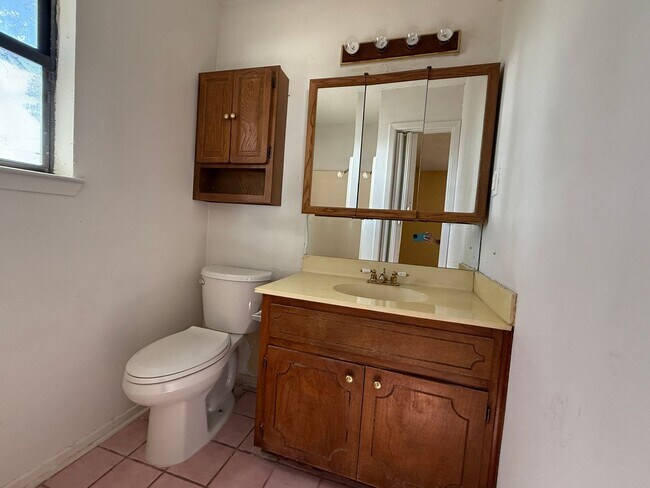 Building Photo - 2308 Ridglea Ct