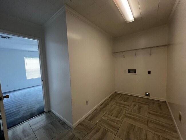 Building Photo - 211 St Michael Streett St