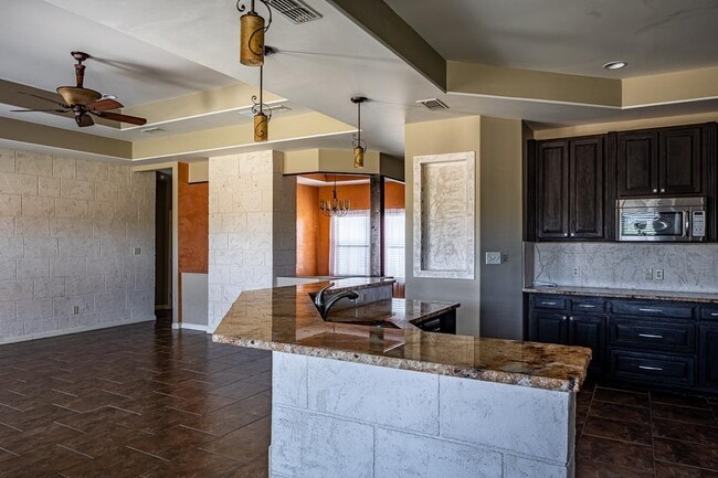 Building Photo - 136 Dos Caballos