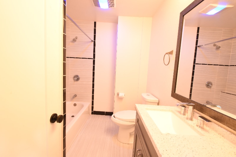 Building Photo - 155 W Cherry Creek Rd