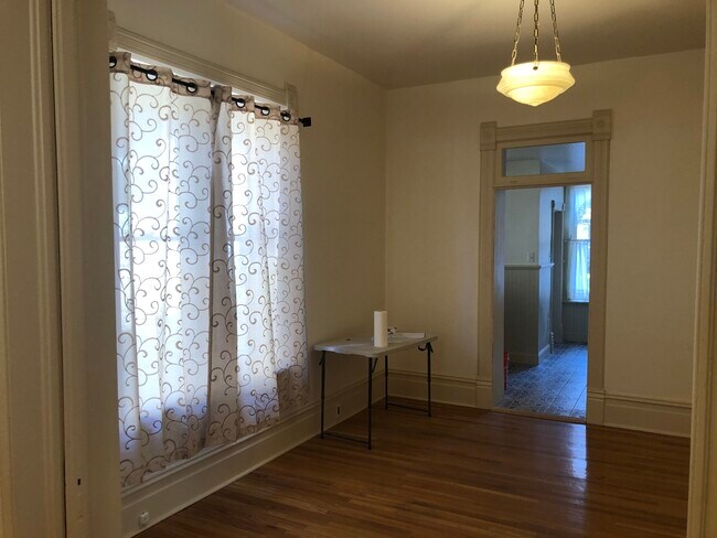 Building Photo - 214 N Canyon Rd