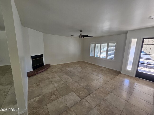 Building Photo - 2262 S Las Flores