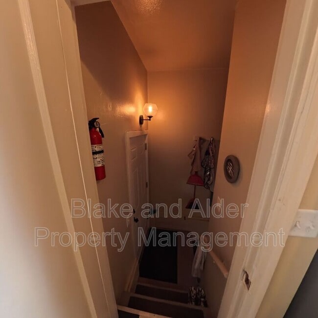 Building Photo - 1333 N Alberta St