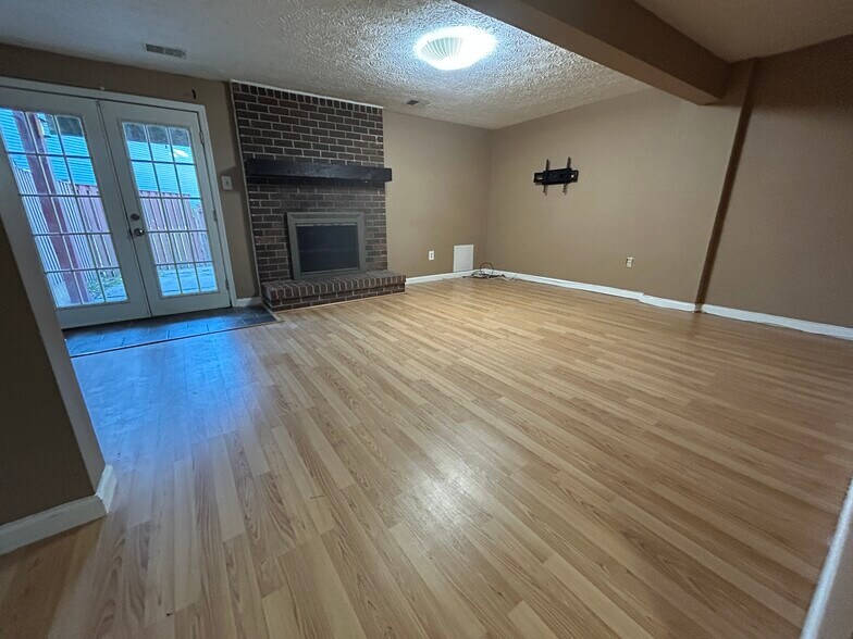 Building Photo - 8551 Castlemill Cir