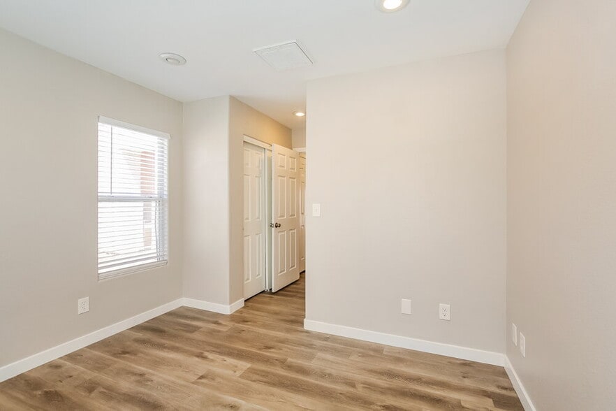 Building Photo - 5954 Sleepy Fawn Dr