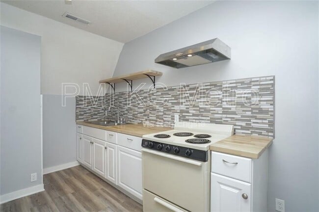 Building Photo - 3416 Anderson Ave