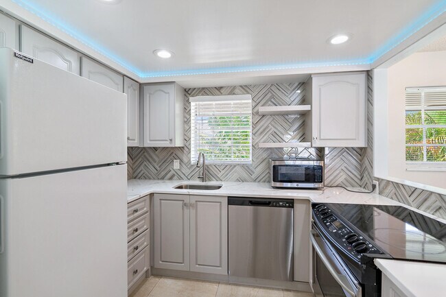 Building Photo - 148 Yacht Club Dr