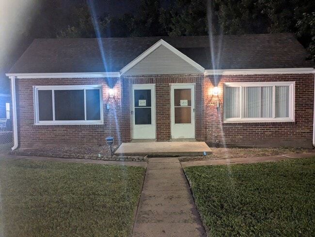 Building Photo - 6504 Lillian Ave