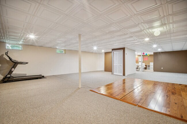Building Photo - 150 Hillside Rd