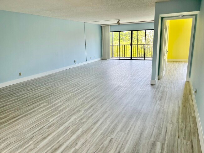 Building Photo - 300 N Hwy A1A