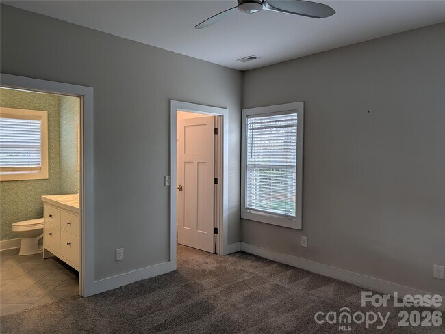 Building Photo - 113 Mainview Dr