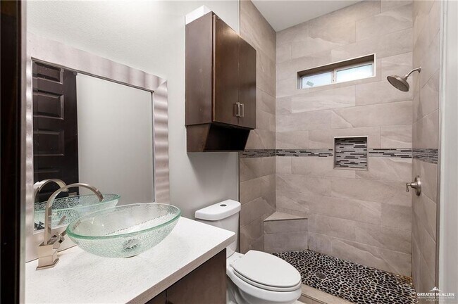 Building Photo - 11 Leandro St