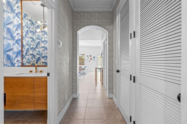 Building Photo - 375 Plymouth Rd