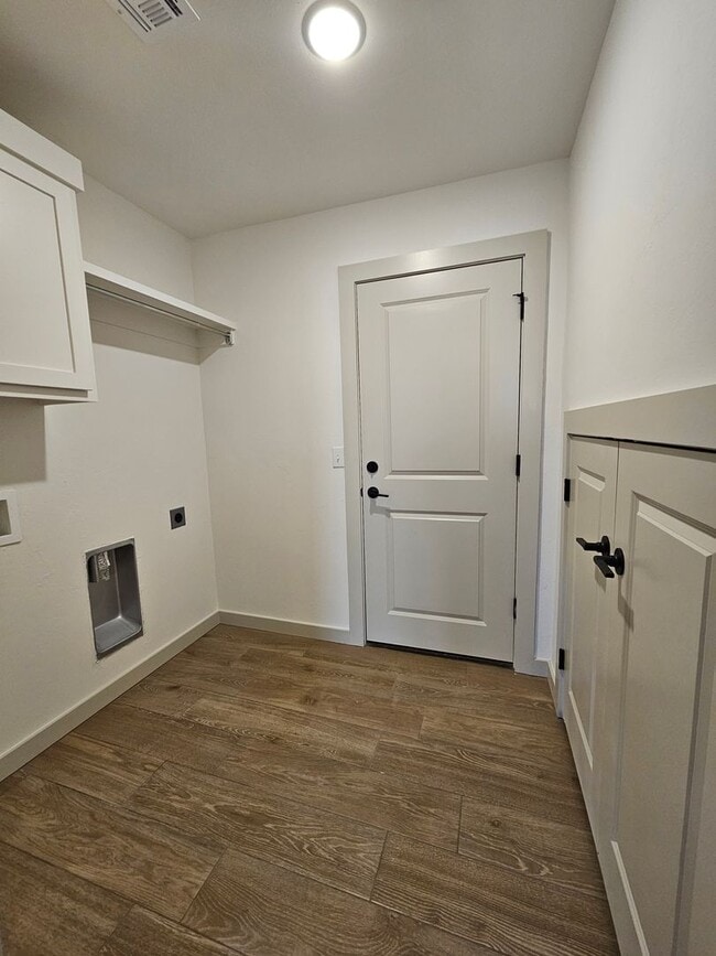 Building Photo - (3) Bed/(2.5) Bath Townhome Avail NOW! New Construction!