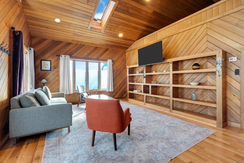 Building Photo - 51 Laurel Ave