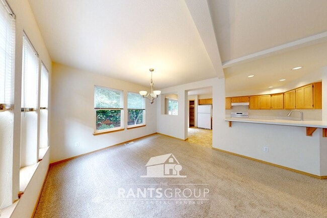 Building Photo - Great Location!  Quiet Neighborhood!