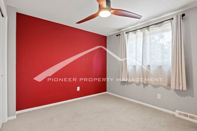 Building Photo - 1363 Ginny Ln