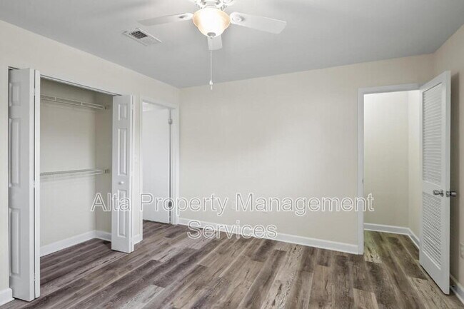 Building Photo - 11357 Bedford Oaks Dr