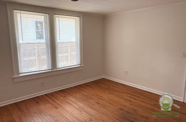 Building Photo - 518 Perry Ave