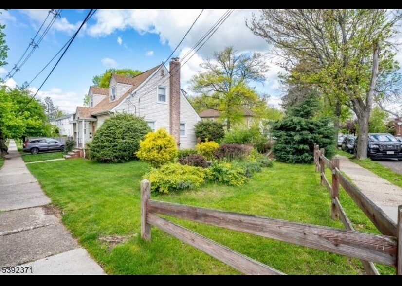 Building Photo - 2505 Girard Pl