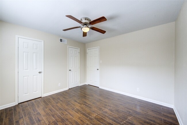 Building Photo - 9611 Greenwillow St