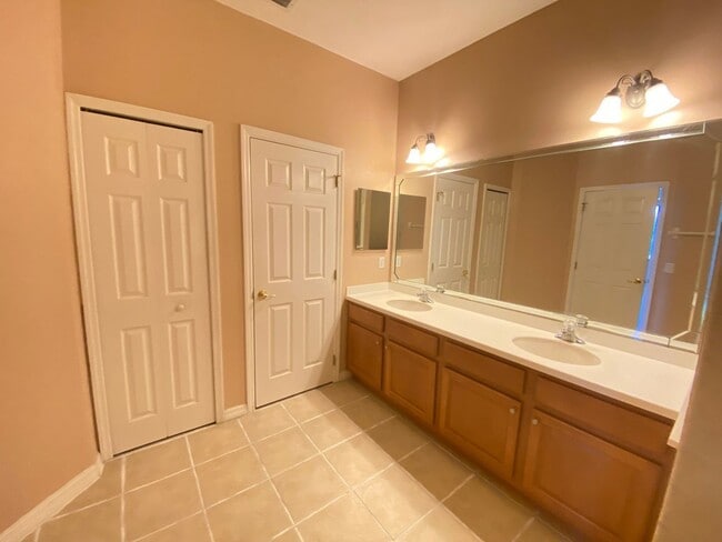 Building Photo - 9435 Myrtle Creek Ln