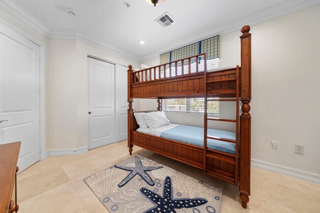 Building Photo - 514 N Birch Rd