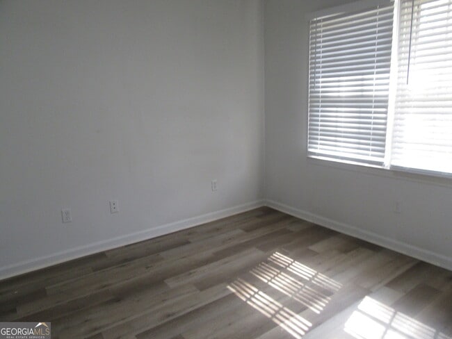 Building Photo - 613 Windsor Dr SE