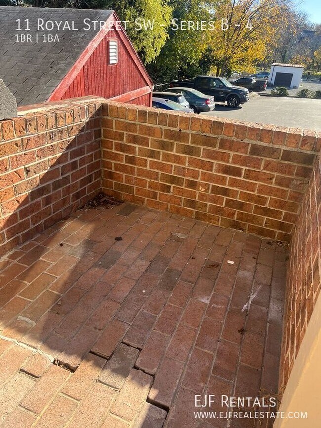 Building Photo - 11 Royal St SW