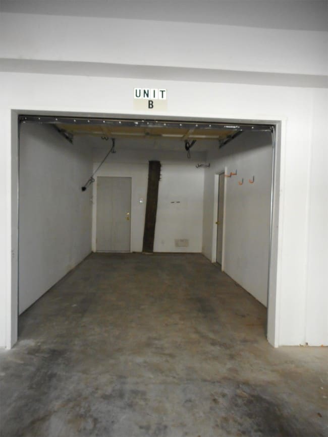 Building Photo - 204 Seneca Way