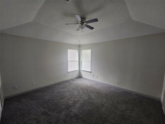 Building Photo - 3206 Pebble Lake Dr