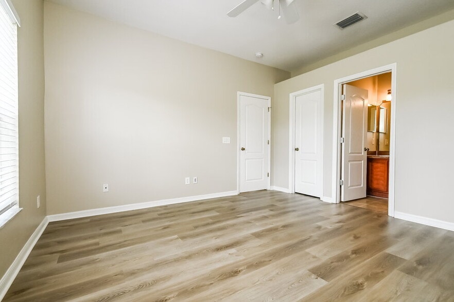Building Photo - 7859 Bristol Park Dr