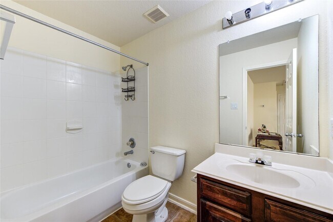 Building Photo - 15326 Mission Oak Dr