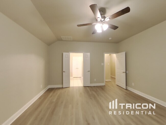 Building Photo - 1505 Parkside Dr