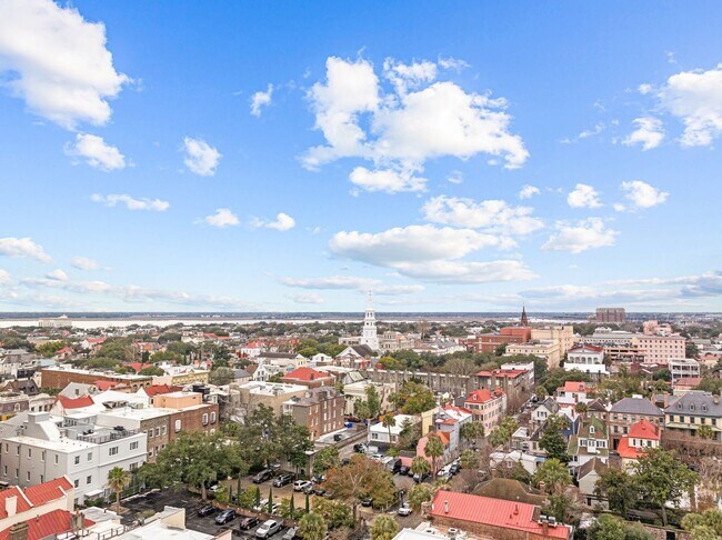 Building Photo - Available 9/1. Awesome 1 BR/1.5 BA Apartme...