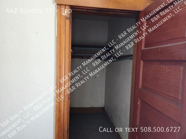 Building Photo - 442 School St
