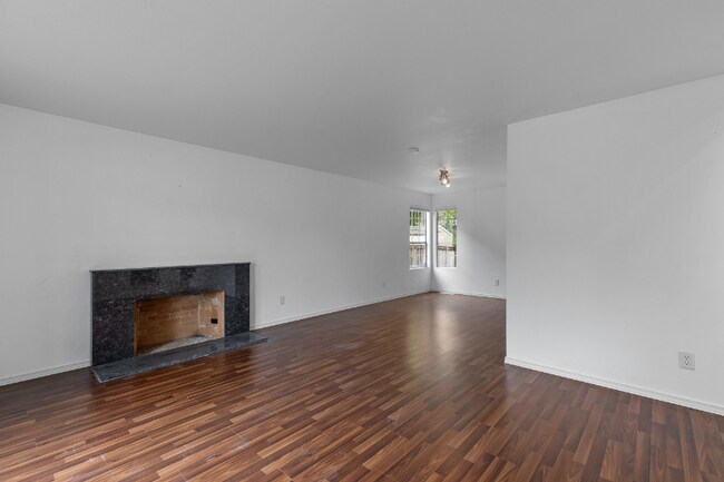 Building Photo - 29021 13th Ave S