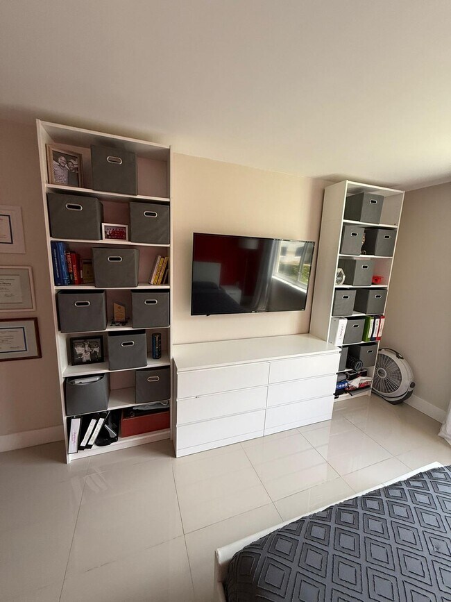 Building Photo - 17890 W Dixie Hwy