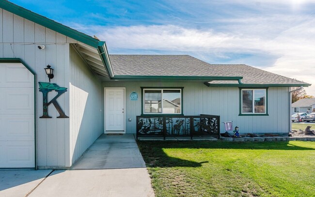 Building Photo - 1409 W Electra St