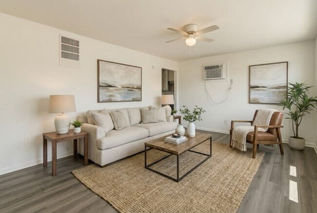 Building Photo - Property for rent in the quiet neighborhood of Highview Hills