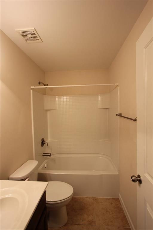 Building Photo - 2132 Greencrest Cir