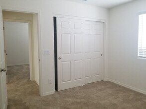 Building Photo - Great Home in Gated Community