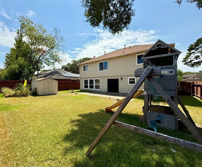 Building Photo - 6931 Echo Pines Dr