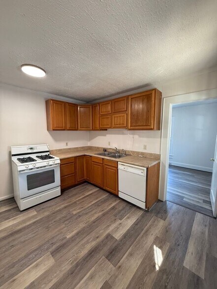 Building Photo - 328 W Bingham St